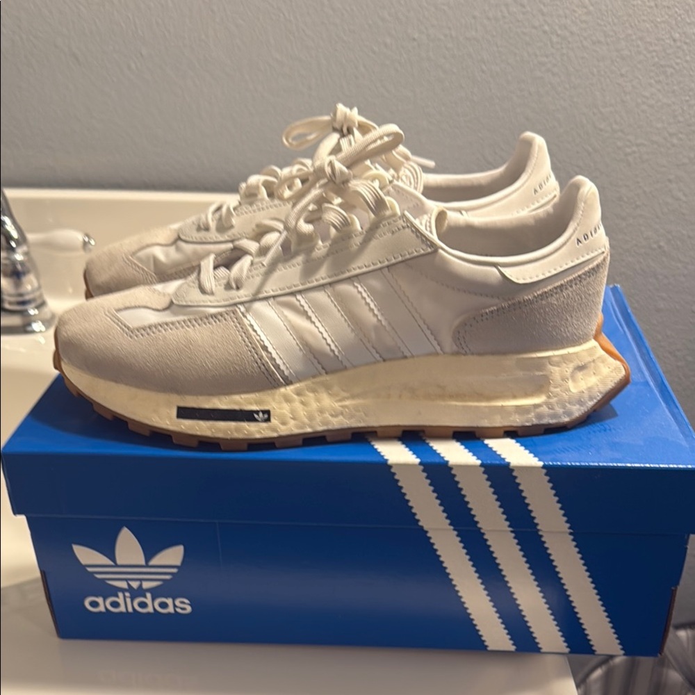 Adidas Cream and White Sneakers Retropy 8